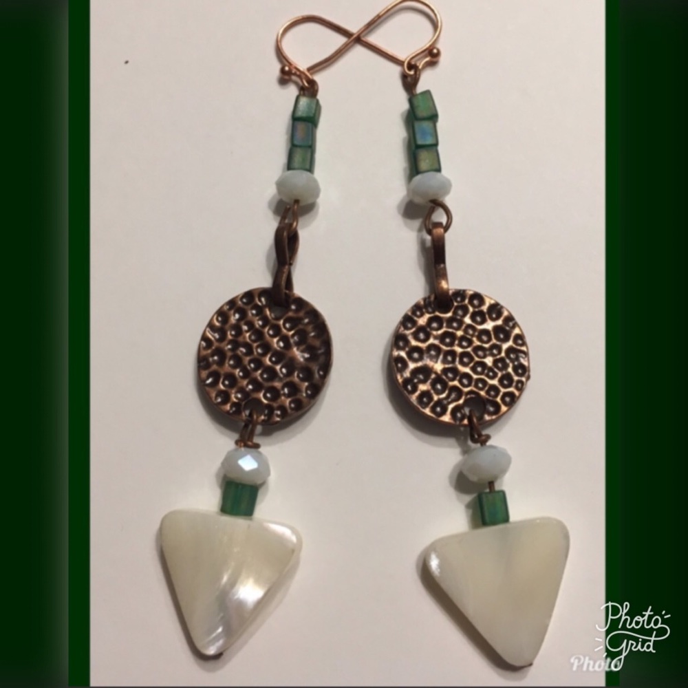 Copper & Mother of Pearl earrings.🎊